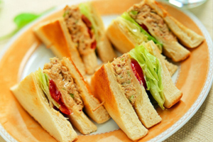 三明治(夹鸡肉片)