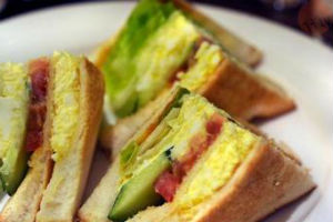 牛奶三文治面包